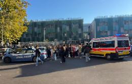 Il giallo dell'ammoniaca nel liceo di Pescara: il video dei soccorsi