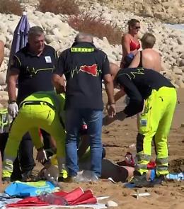 Tragedia sulla spiaggia: turista tedesca di 64 anni muore per arresto cardiocircolatorio