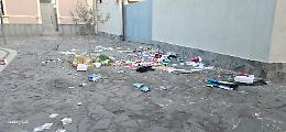 La piazza che non dorme: rifiuti, urla e assenza di controlli a Picanello