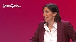 L'intervento di Elly Schlein al Congresso del Pse: «In Italia libertà  a rischio con l'estrema destra al governo»
