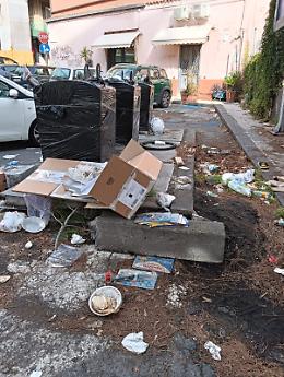 Catania. Via Messina 255, Cattedrali nel degrado: contenitori mai attivati diventano discariche a cielo aperto