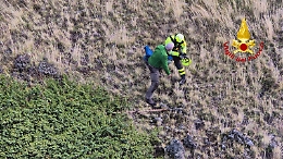 Elicottero dei vigili del fuoco recupera un escursionista tedesco di 65 anni alla Grotta del Gelo