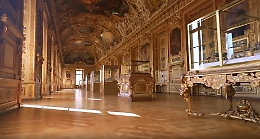 Furto al Louvre: video tour della Galleria Apollo, la sala dove hanno agito i tre ladri