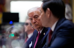 Trump frena sul Donetsk: «Mai parlato con Putin di Donbass, ma la guerra deve finire». I dubbi Ue sul vertice di Budapest 