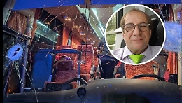 Sassi contro il pullman dei tifosi, ucciso l'autista: si stringe il cerchio intorno agli assassini, la verità in una chat su Whatsapp 