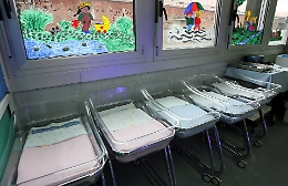 Istat, in Italia nascite sempre più in calo e fecondità ai minimi storici: tutti i numeri del “crollo”