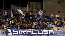 Tentano di raggiungere settore ospiti, denunciati due ultrà