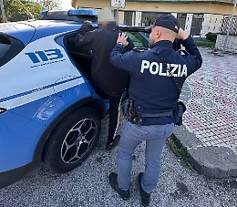 Ruba un'auto in via Pola:  41enne arrestato con kit per accendere senza chiavi
