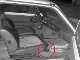 Delitto Mattarella, il giallo del guanto dimenticato dai killer nella Fiat 127. «Preoccupanti stranezze» nella gestione del reperto