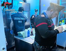 Otto chili di panini "anonimi" sequestrati dal Nas in una panineria del centro di Catania