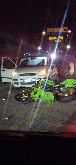 Vittoria, auto contro moto: grave un centauro