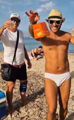 "Mondello, fine ottobre: tra un tuffo e un panettoncino, il Natale è già qui!"