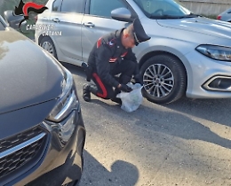 Catania, in corso Indipendenza con la marijuana nel sacchetto: denunciato pregiudicato di Paternò