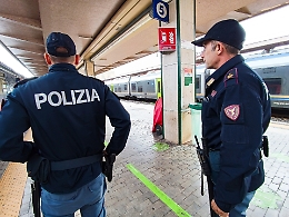 Aggredisce il padre e poi gli agenti di polizia: 37enne arrestato alla stazione di Messina 