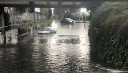 Giarre, mezz'ora di pioggia intensa manda in tilt la viabilità: strade allagate e caos