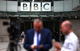 La Bbc nel caos: si dimettono il direttore generale e la Ceo per aver alterato il discorso di Trump in un servizio