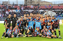 Catania, la foto virale e il retroscena che ha coinvolto i calciatori