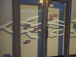 “Di Mauro vattene” ,  raffica di adesivi contro il presidente dell’Acireale