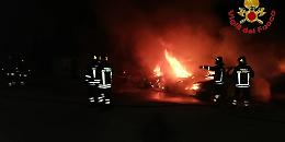 Acate, auto distrutta dalle fiamme nel corso della notte