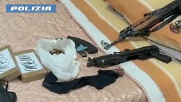 L’arsenale trovato sotto il letto: condannato insospettabile catanese