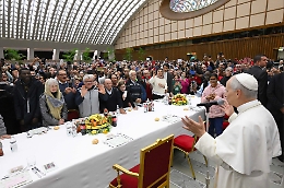 Giornata mondiale dei poveri, il Papa ai governi: «Ascoltate il grido degli ultimi»
