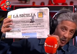 La Sicilia in edicola a Roma e Milano, Fiorello si “emoziona”: «È come essere a casa»