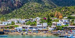 Panarea, scuola dell’infanzia solo tre ore al giorno: genitori in protesta e Flc-Cgil chiede interventi