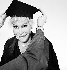 Ornella Vanoni, la laurea honoris causa e il desiderio di un'aiuola intitolata
