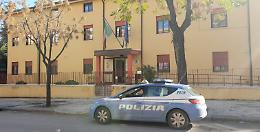 Furti seriali nei supermercati, arrestate due donne sorprese con la refurtiva nel cestino dell'e-bike