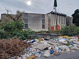 Rifiuti, la Regione divide 20 milioni a 290 Comuni virtuosi. Ma premia con 8,5 la sola Catania per gli "extra costi"