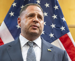 Dimissioni del braccio destro di Zelensky Andriy Yermak: inchiesta su 100 milioni mette a rischio i negoziati di pace