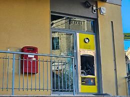 Boato nella notte in via Conte Alaimo: tentato furto al bancomat, danni ingenti