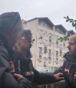 Attimi di tensione in un B&B a Catania:  carabinieri salvano un 21enne