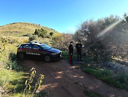 Smaltimento illegale in una discarica abusiva e rifiuti incendiati, indagati due uomini a Belmonte Mezzagno