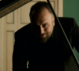 Raphael Gualazzi in tour: dal piano solo all'orchestra, un viaggio tra jazz, soul e arie d'opera