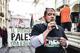 Mohamed Shahin si riunisce con la famiglia dopo essere tornato libero e lascia Torino