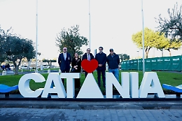 L'aeroporto di Catania ha la sua scritta "landmark": &laquo;Celebra l'Etna e il mare&raquo;