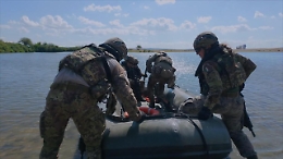 Il test di difesa nell'Est Europa: in Bulgaria i soldati simulano il fronte. Le immagini
