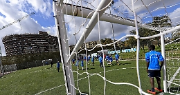 &laquo;Un contrasto, un silenzio innaturale&raquo;: la vigilia di Pordenone spezzata dalla morte di un quindicenne in campo