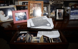 Un altro milione di documenti su Jeffrey Epstein consegnati al Dipartimento di Giustizia: esplode la polemica su Bondi, la Casa Bianca e il principe Andrea