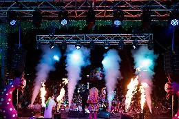 San Silvestro a Piazza della Loggia: Kawabonga Party anima Erice con DJ set, fiamme e fuochi d'artificio