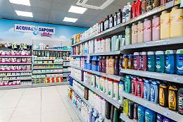 Rapina in uno dei negozi "Acqua e sapone" a Catania: banditi fuggono con 1000 euro