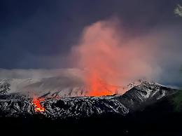 Rafforzata la sicurezza sull'Etna: droni sul vulcano per controllare gli accessi al fronte lavico