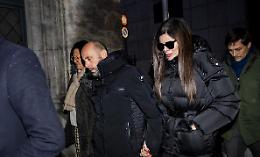 Strage di Crans-Montana, arrestato il gestore del locale Le Constellation: &laquo;C'&egrave; pericolo di fuga&raquo;. La moglie in lacrime: &laquo;Mi scuso con le vittime&raquo;