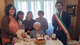 Palermo festeggia i 100 anni di Giovanna Lembo: medaglia della citt&agrave; alla nuova centenaria