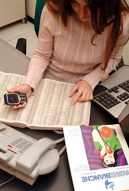 La carta che resiste: perch&eacute; in Italia 2,7 milioni di persone chiedono ancora l&rsquo;elenco telefonico (ma non tutto funziona nella consegna)