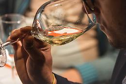 L'Etna doc? Sempre pi&ugrave; "spumeggiante"  e Carricante power