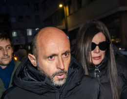 Cauzione di 200mila franchi: scarcerato il proprietario del bar di Crans-Montana, resta indagato per la tragedia di Capodanno