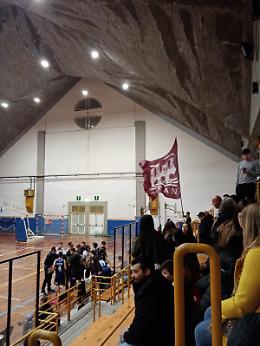 Quattro individui incappucciati fanno irruzione in tribuna durante Palermo-Virtus Trapani e aggrediscono e strappano la bandiera dei tifosi ospiti 