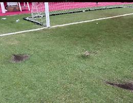 Trapani multata e curva chiusa dopo petardi e cori durante il minuto di silenzio: societ&agrave; annuncia sanzioni per i tifosi identificati